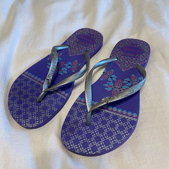 Havaianas Slim Purple & Silver Patterned Flip Flops - Size USA 7/8 - Picture 1 of 5